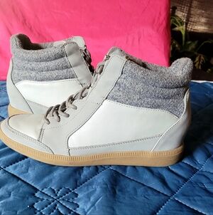 Time and Tru Women's Knit High-Top Sneakers. Size 8. Never Worn